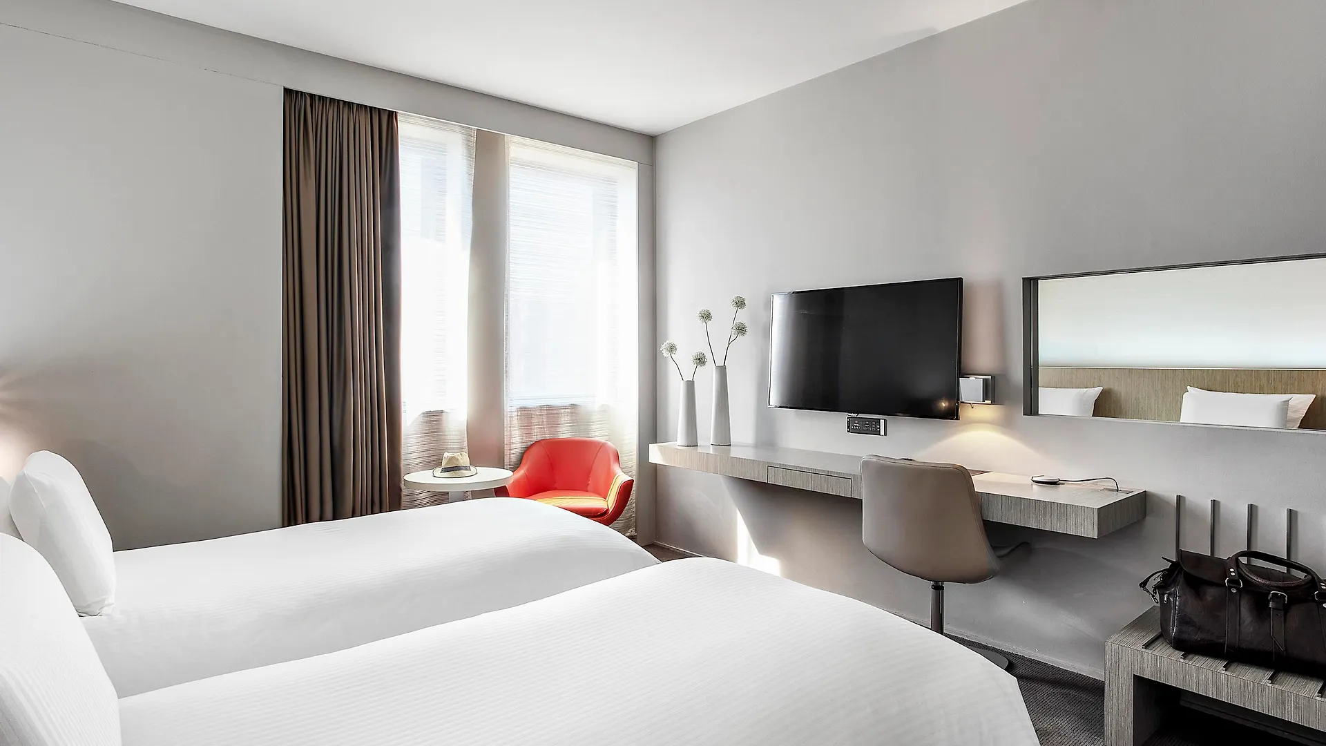 ****  Firstname Toulouse Hotel France