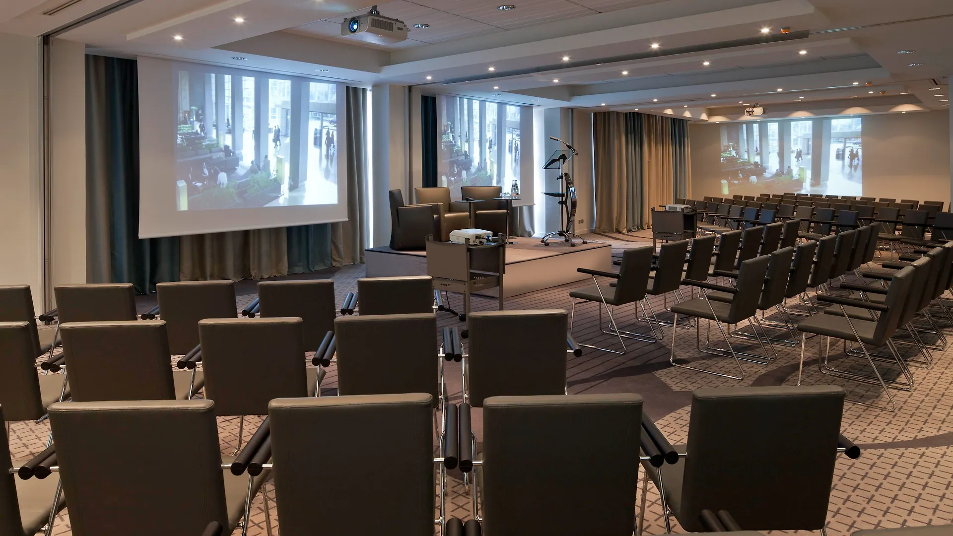 Firstname Toulouse Hotel