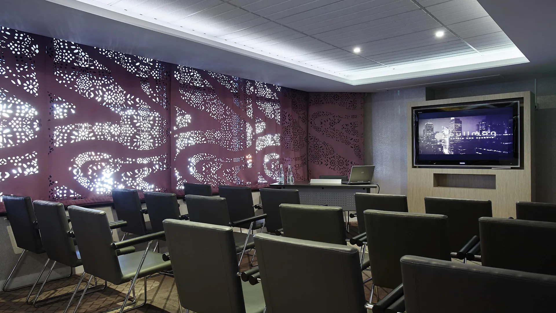 ****  Firstname Toulouse Hotel France