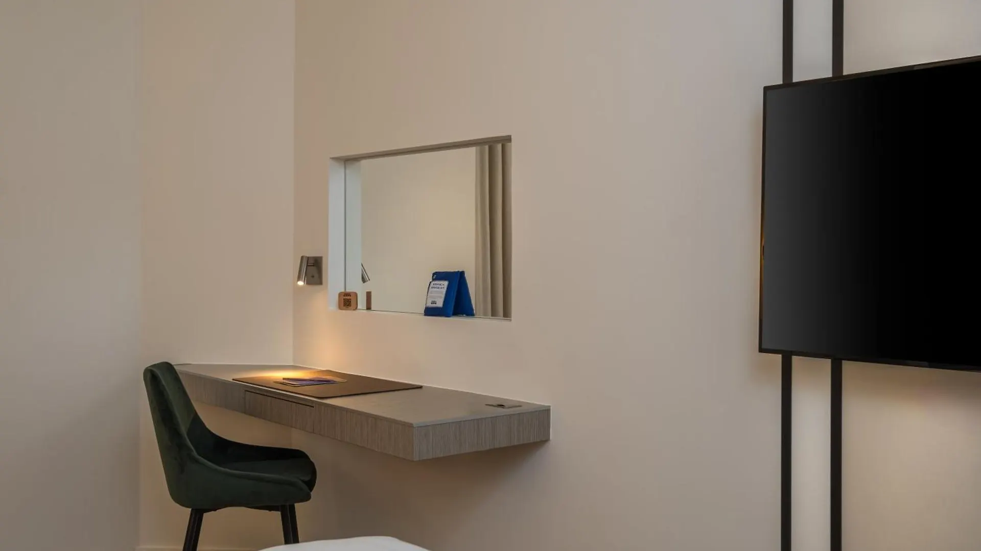 Firstname Toulouse Hotel